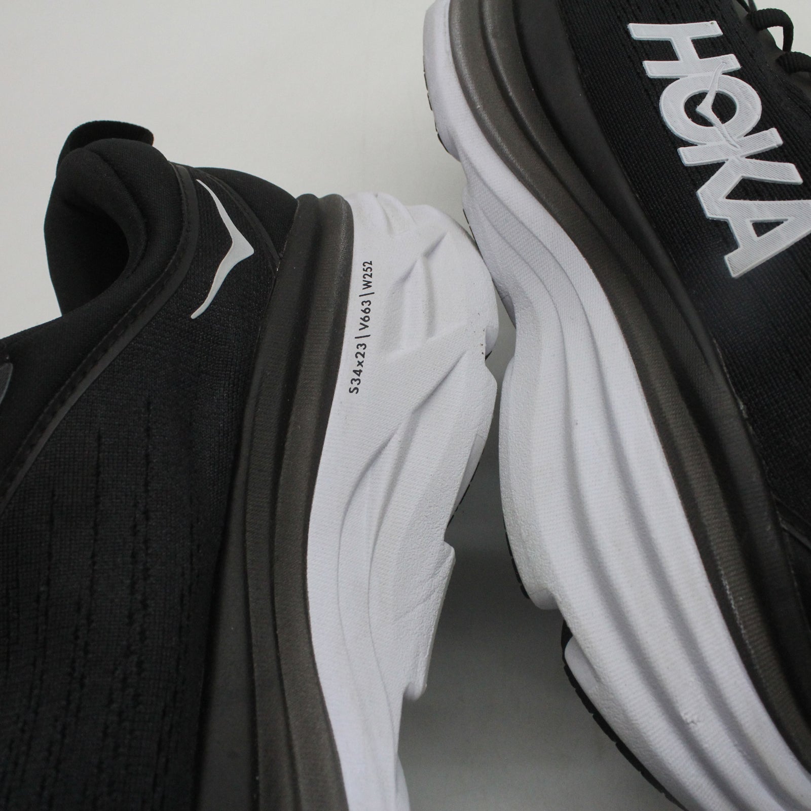 Hoka Bondi 8 1123202-BWHT Textile Mens Trainers - Black White - 9.5#color_black white